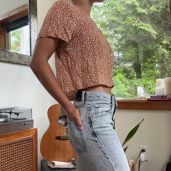 24 Colours Crop Flowy Shirt - Picture 2 of 2